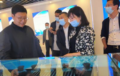 市政協(xié)副主席、市工商聯(lián)主席唐世云到寶泰隆走訪調研