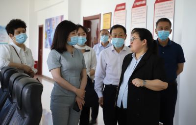 市政協(xié)副主席，市工商聯(lián)主席唐世云蒞臨寶泰隆開展石墨烯新材料專題調(diào)研座談